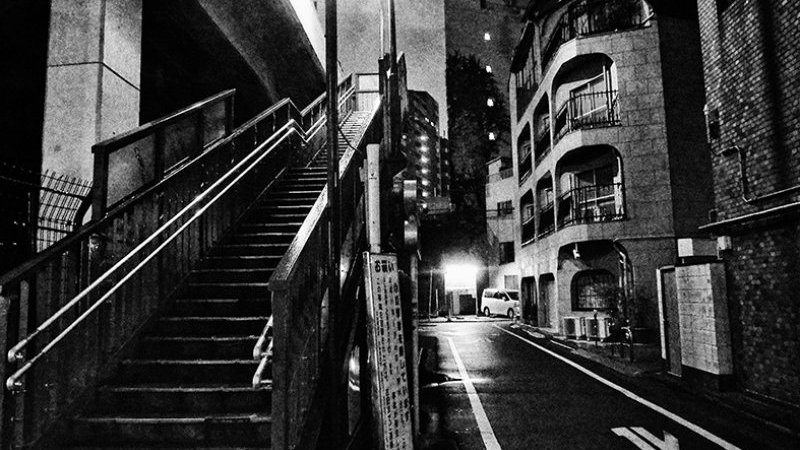 挑発を秘め、東京という都市の破片を写した、森山大道の新作写真集『K 