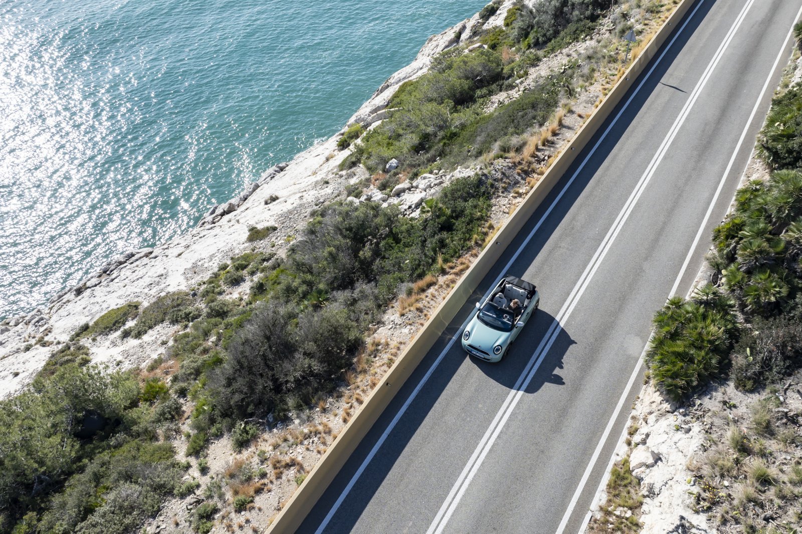 BF_MINI_Cooper_Convertible_S_Ocean_Wave_Green_022025_00025のコピー.jpg