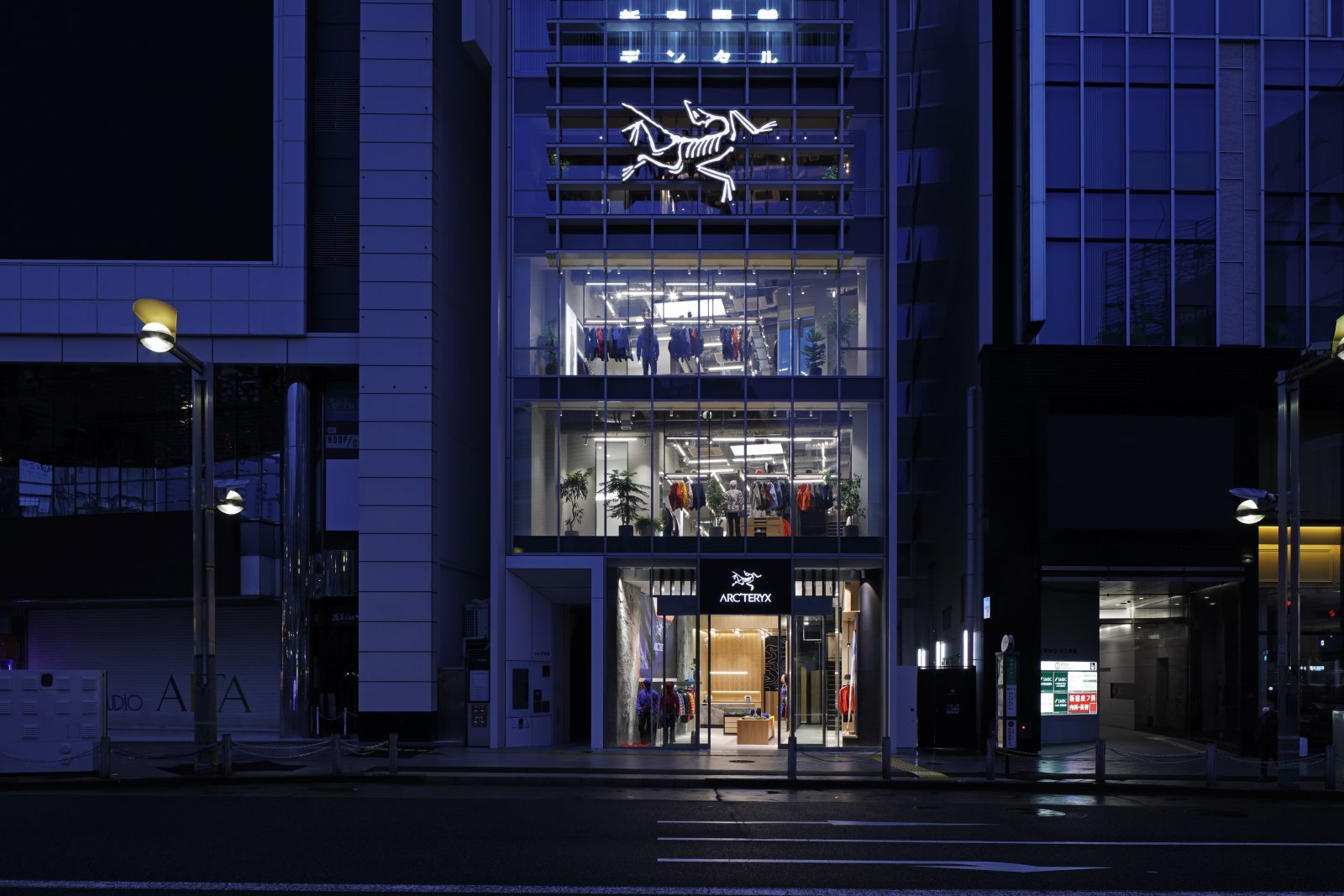 ARC'TERYX 新宿02.jpg