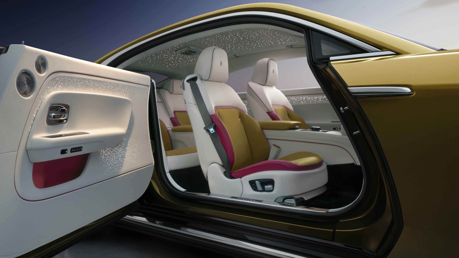 9_SPECTRE UNVEILED – THE FIRST FULLY-ELECTRIC ROLLS-ROYCE_DOOR CABIN-minのコピー.jpg