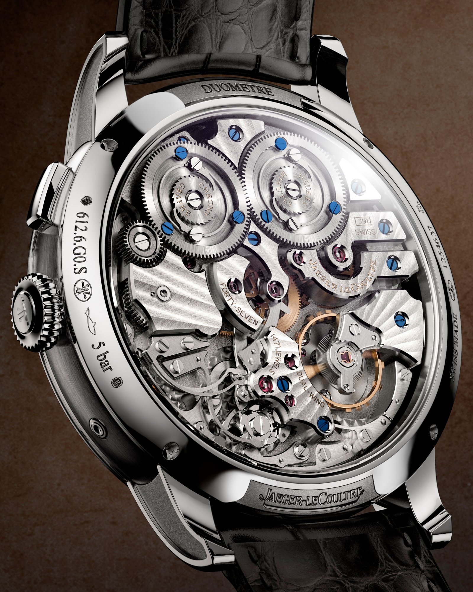 JLC43_2024-theprecisionmaker-q622656j-duo-chronomoon-closeup4-16-9_low.jpg