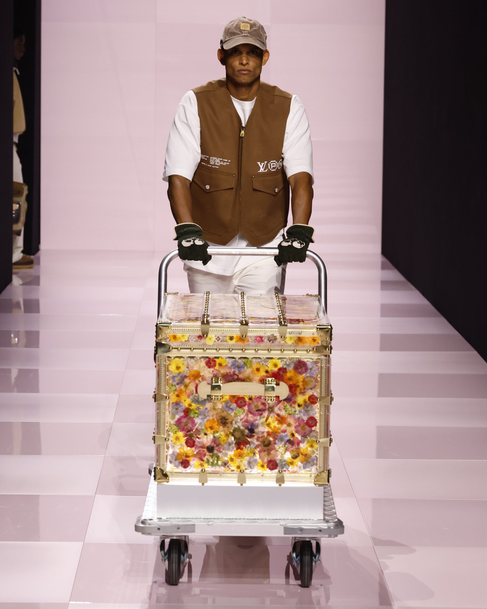 LOUIS VUITTON MENrsquo;S FALL-WINTER 2025 SHOW LOOK 19.jpg