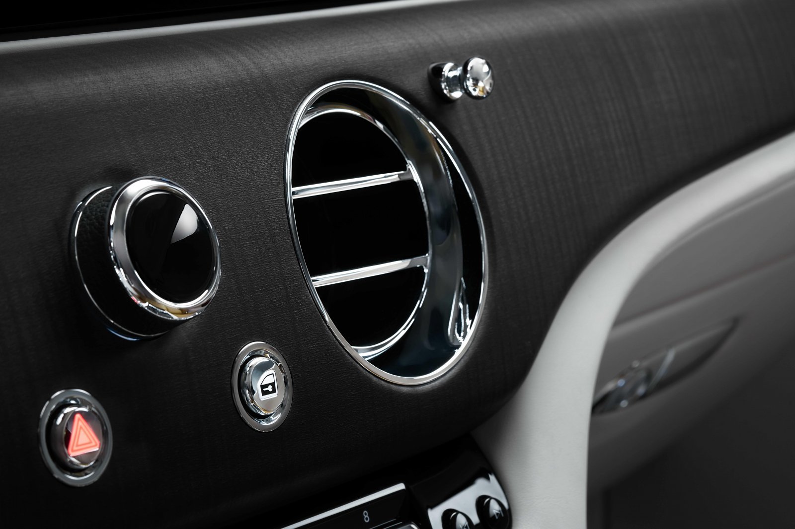 18_SPECTRE UNVEILED – THE FIRST FULLY-ELECTRIC ROLLS-ROYCE_VENEER-minのコピー.jpg
