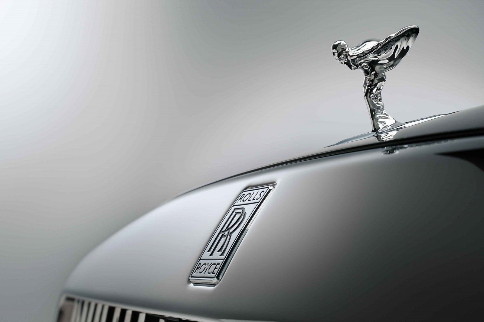 7_SPECTRE UNVEILED – THE FIRST FULLY-ELECTRIC ROLLS-ROYCE_SPIRIT OF ECSTASY-minのコピー.jpg