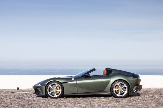 Ferrari_12Cilindri_Spider_CabodaRoca_00003_640x480のコピー.jpg